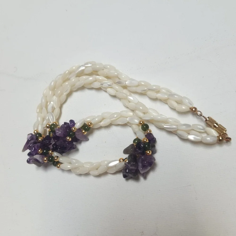 Vintage Mother of Pearl Amethyst Jade Chip Multi Strand Necklace Gold Tone Clasp - Picture 14 of 15